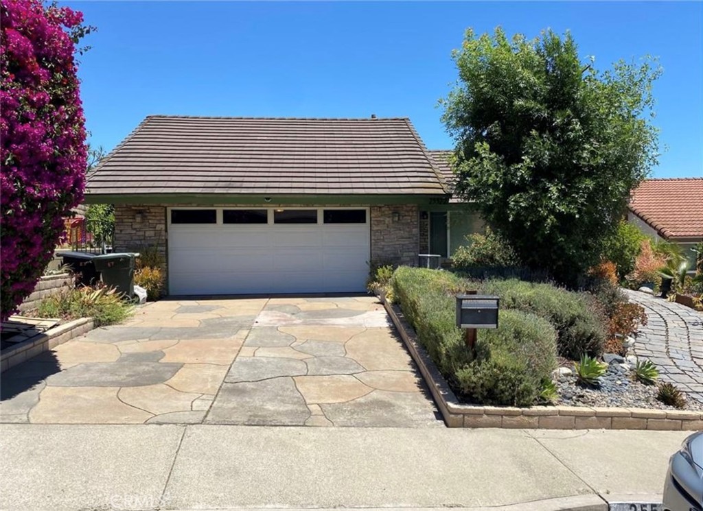 25522 Mackenzie Street