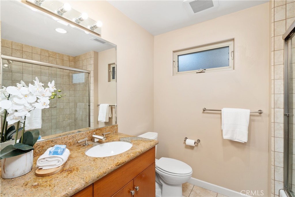 2377 Silver Ridge Avenue