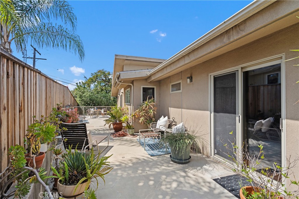 2377 Silver Ridge Avenue