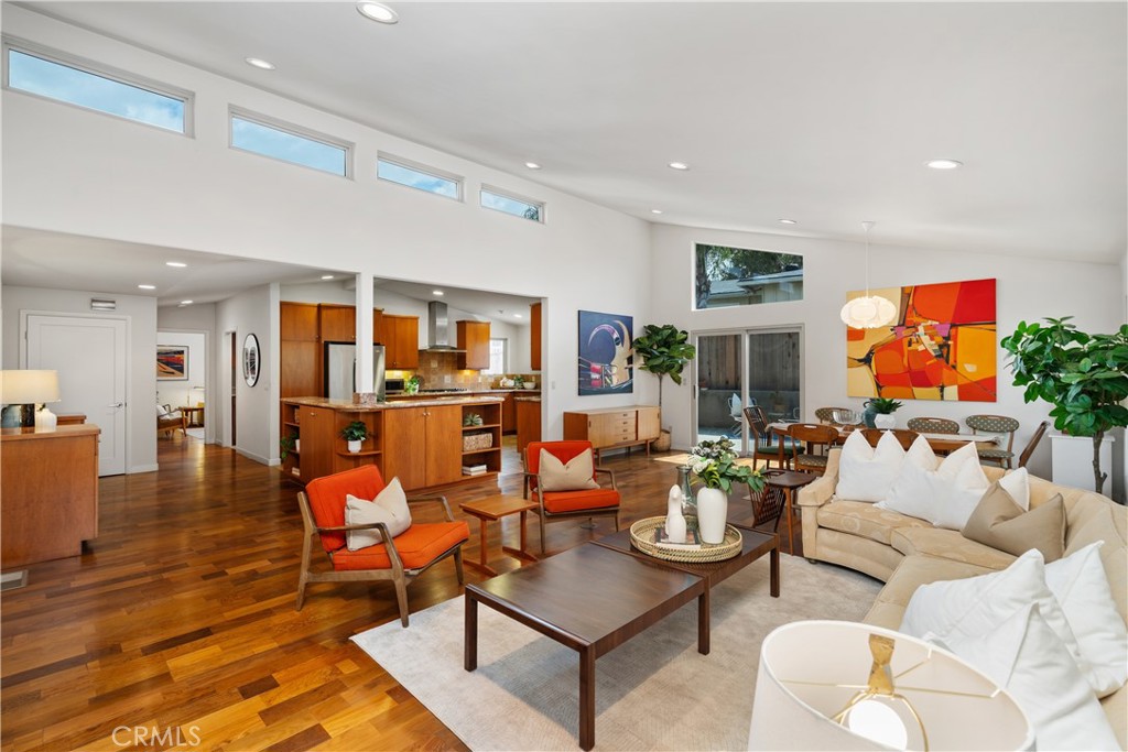 2377 Silver Ridge Avenue