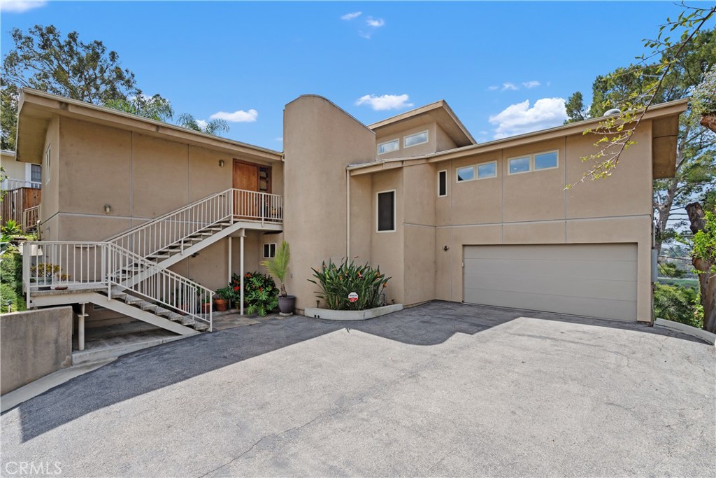 2377 Silver Ridge Avenue