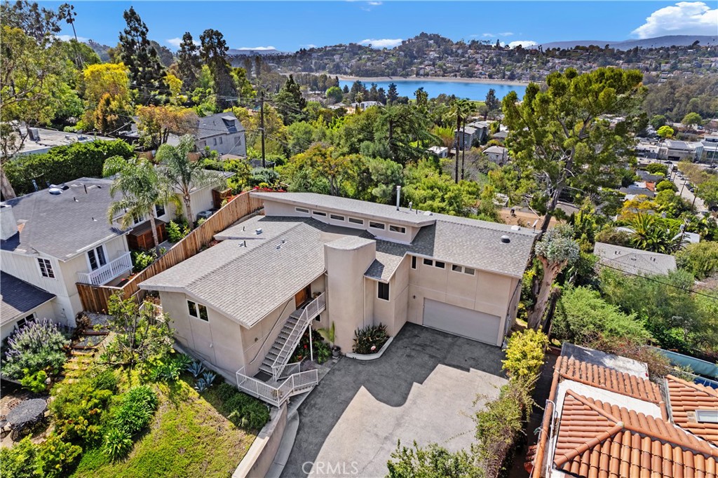 2377 Silver Ridge Avenue