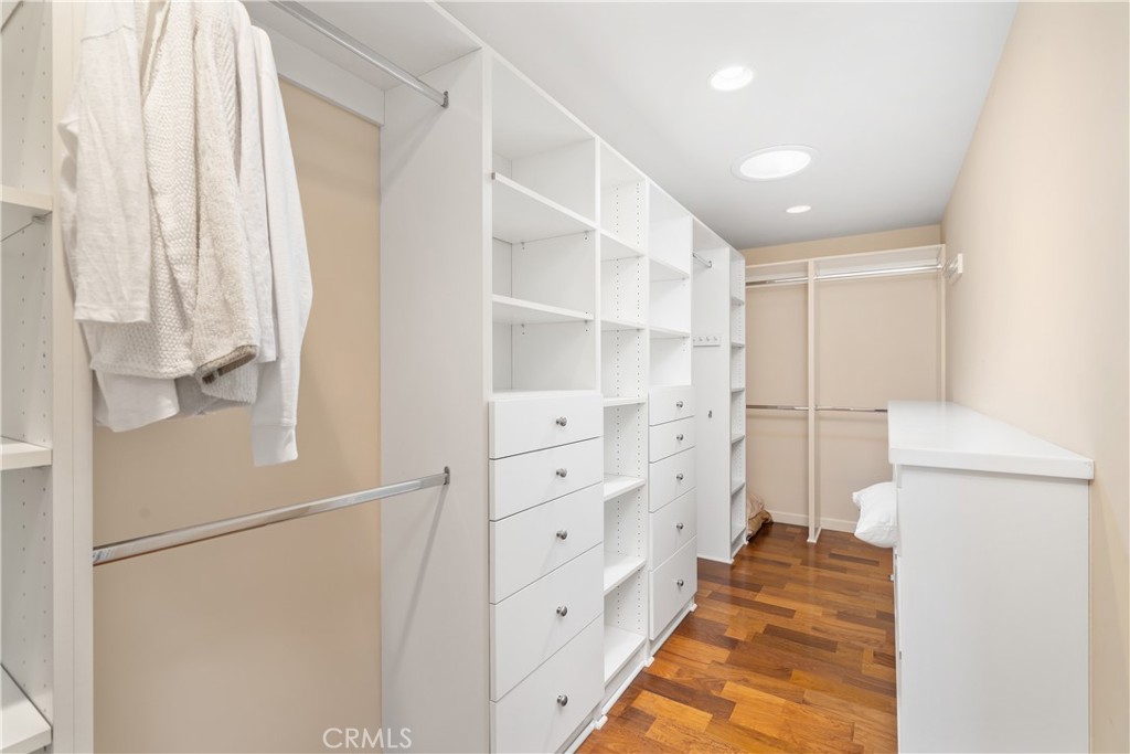 2377 Silver Ridge Avenue