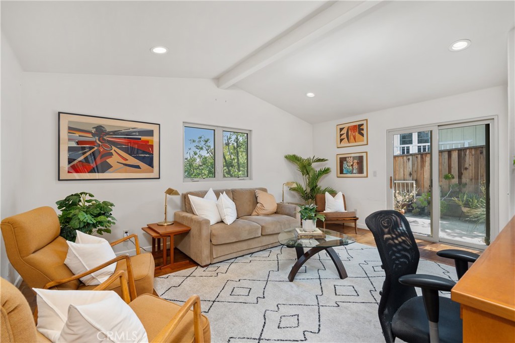 2377 Silver Ridge Avenue