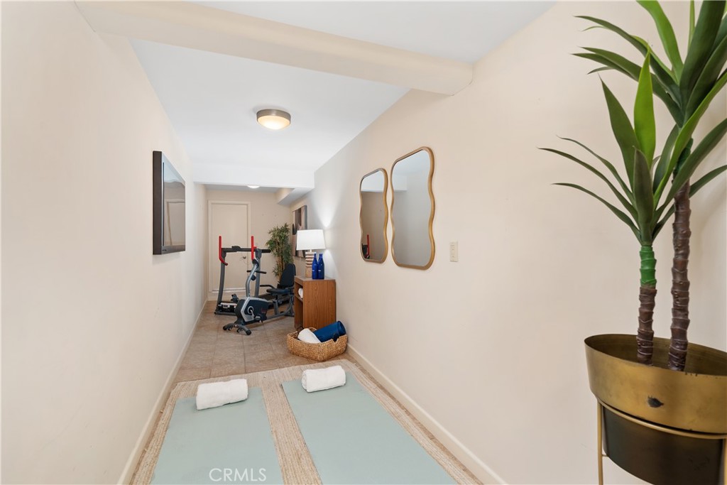 2377 Silver Ridge Avenue