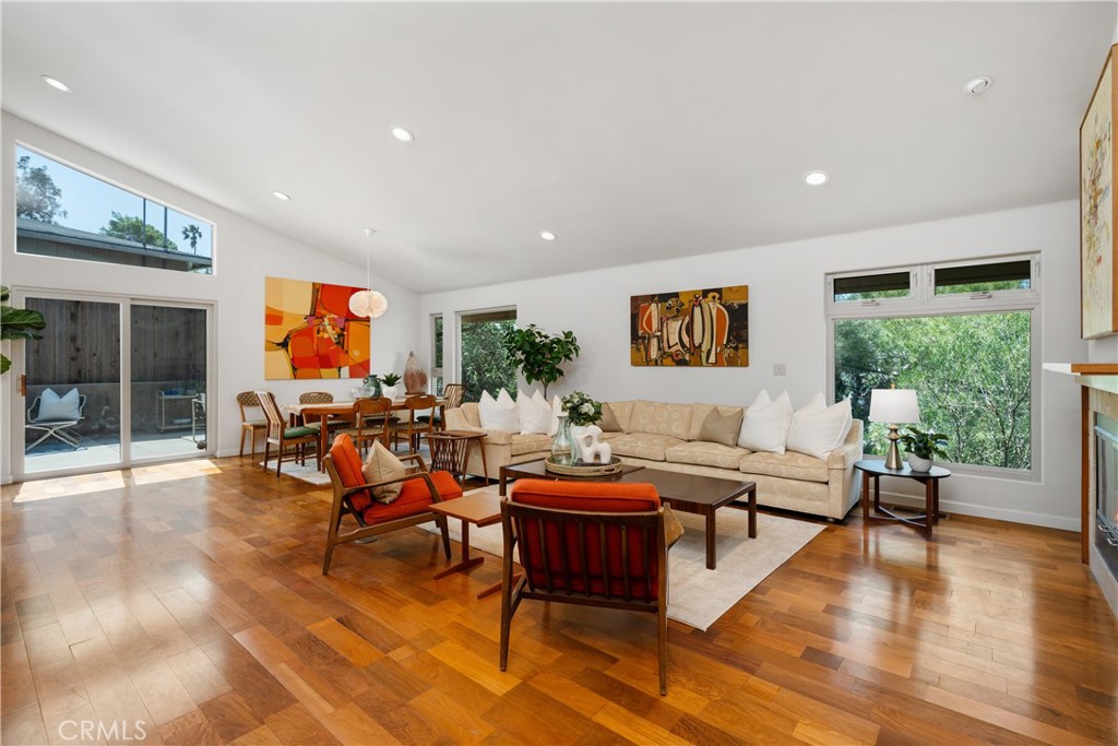 2377 Silver Ridge Avenue