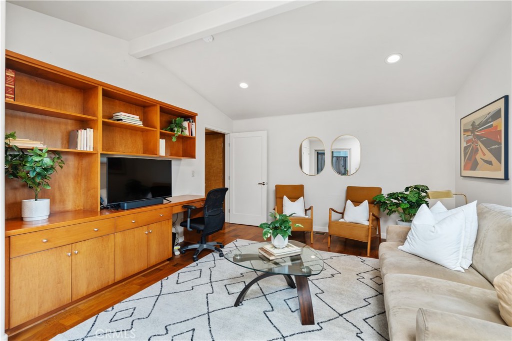 2377 Silver Ridge Avenue