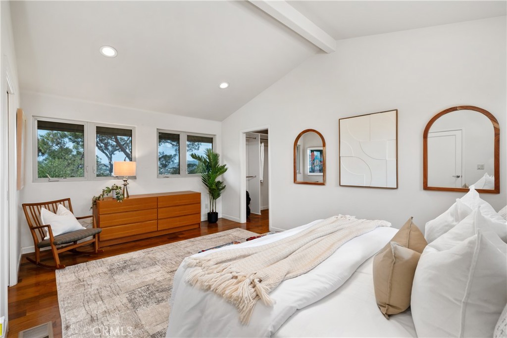 2377 Silver Ridge Avenue