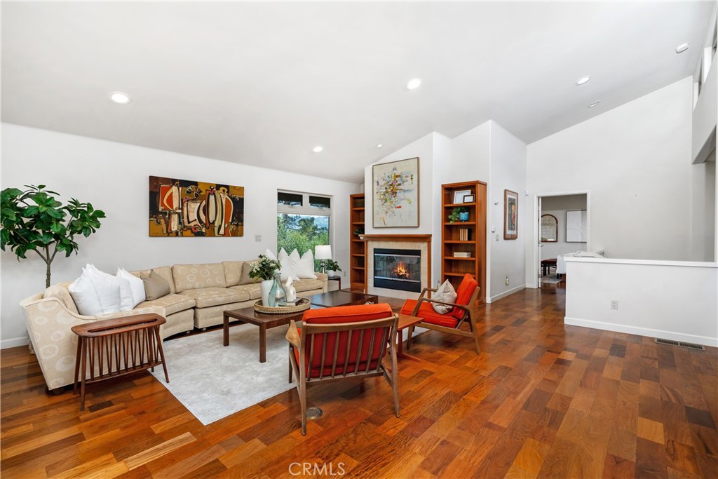 2377 Silver Ridge Avenue