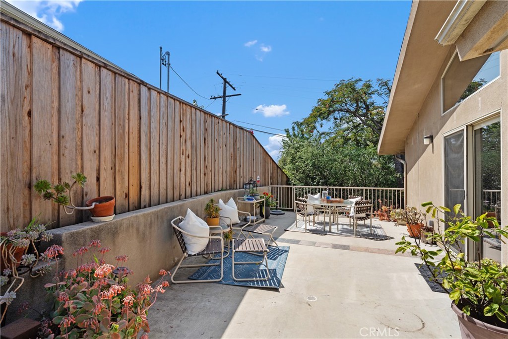 2377 Silver Ridge Avenue