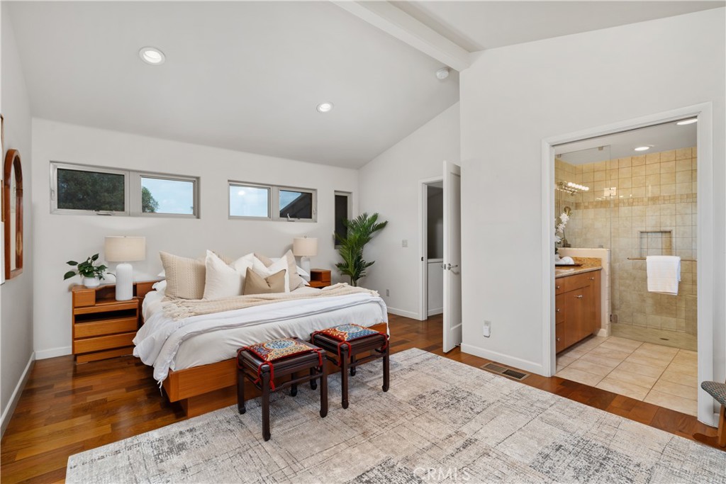 2377 Silver Ridge Avenue