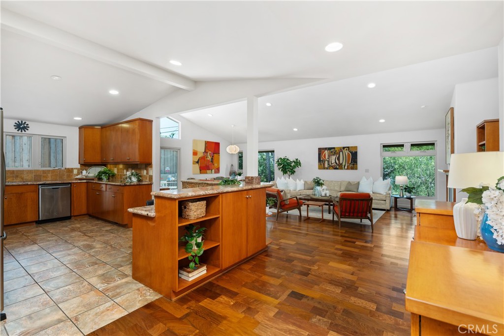 2377 Silver Ridge Avenue