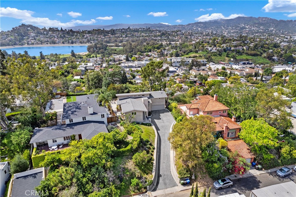 2377 Silver Ridge Avenue