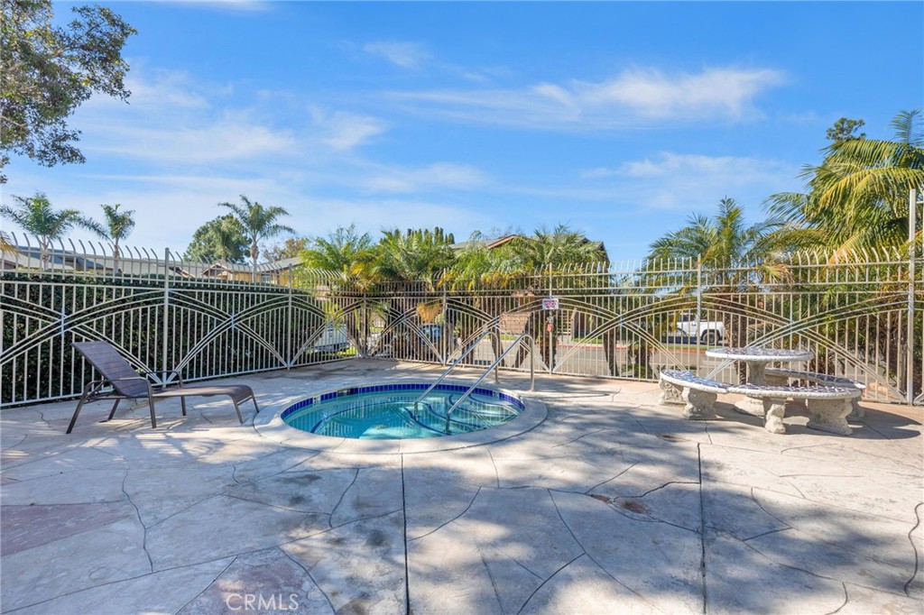 514 Calle Montecito 78