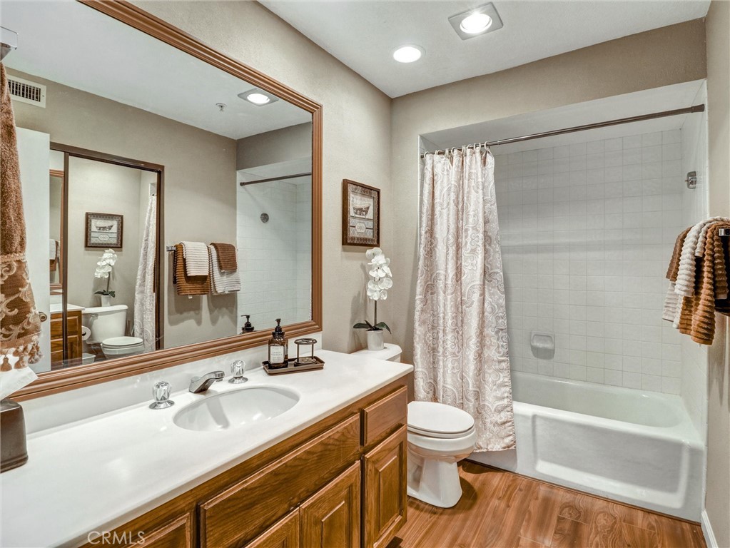 222 N Calle El Segundo 565