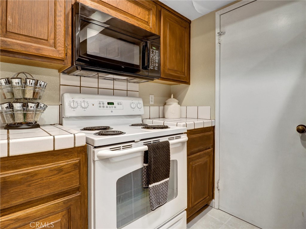 222 N Calle El Segundo 565