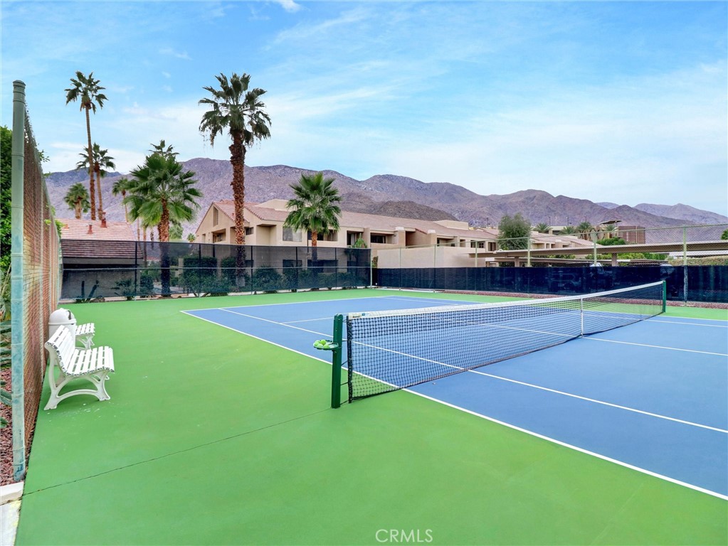 222 N Calle El Segundo 565