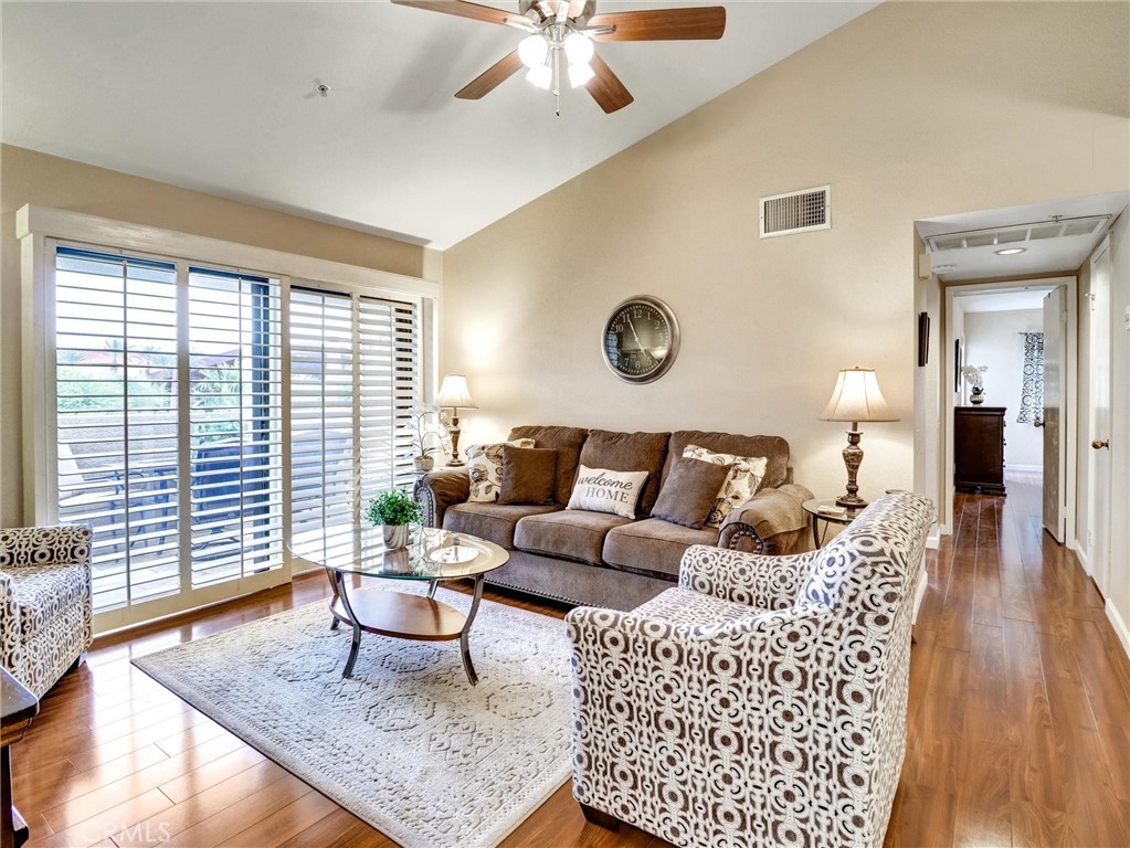 222 N Calle El Segundo 565