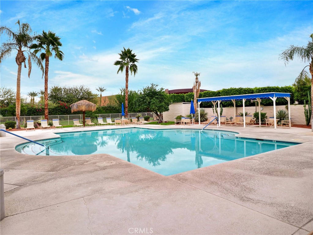 222 N Calle El Segundo 565