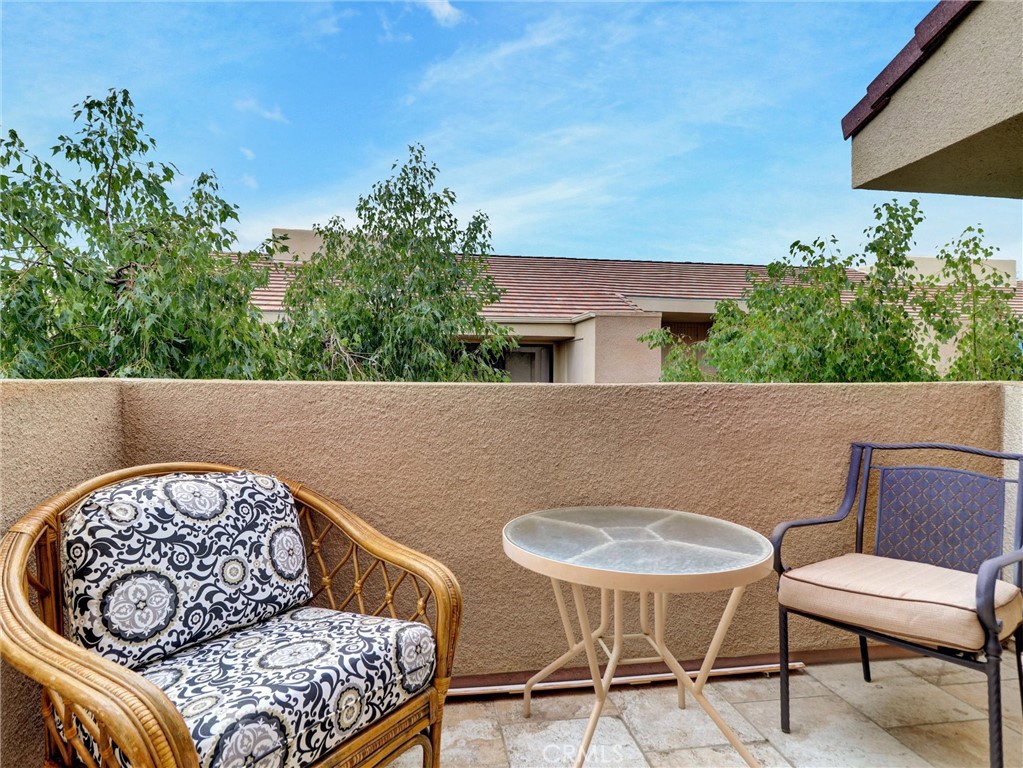 222 N Calle El Segundo 565