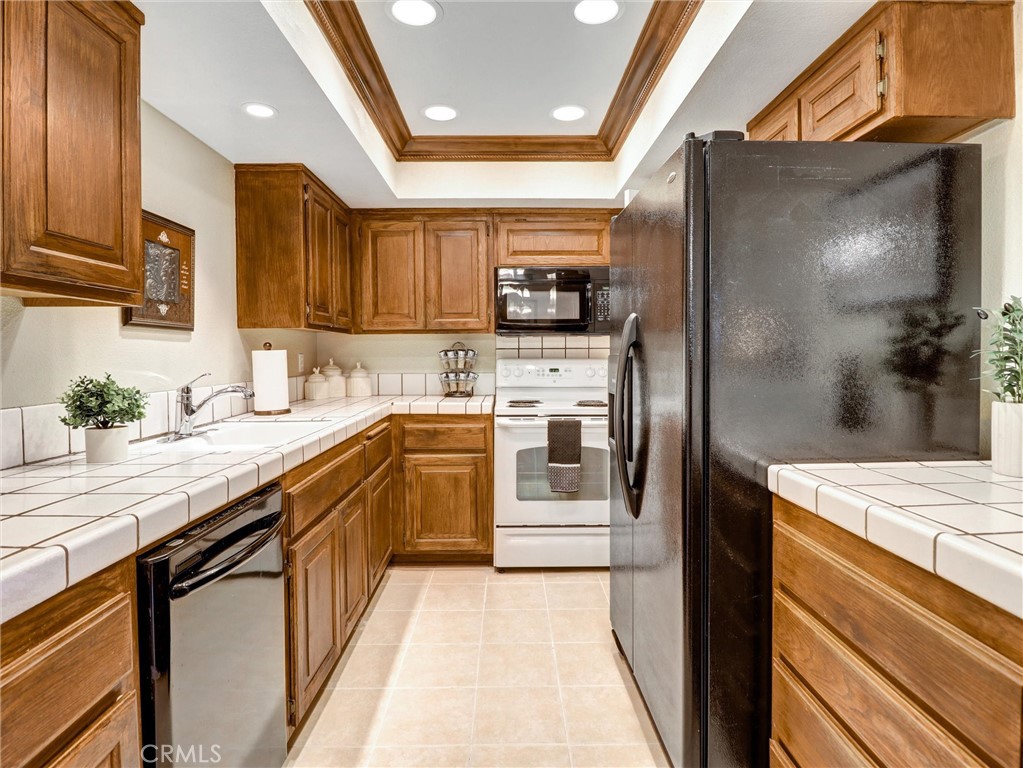 222 N Calle El Segundo 565