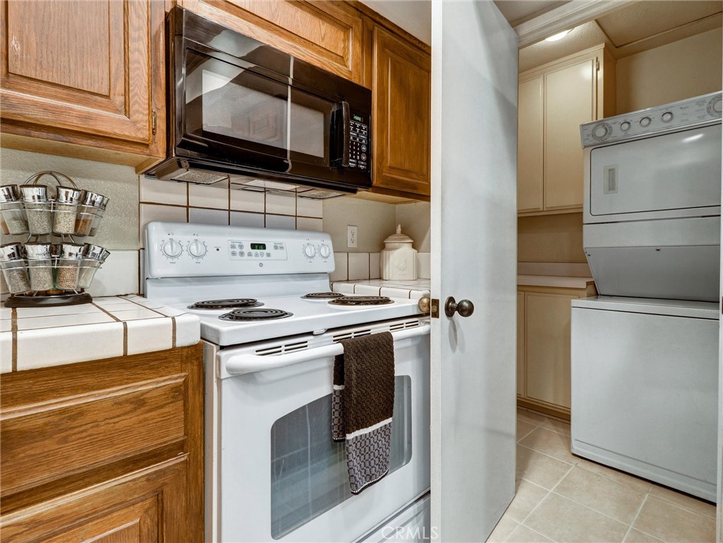 222 N Calle El Segundo 565