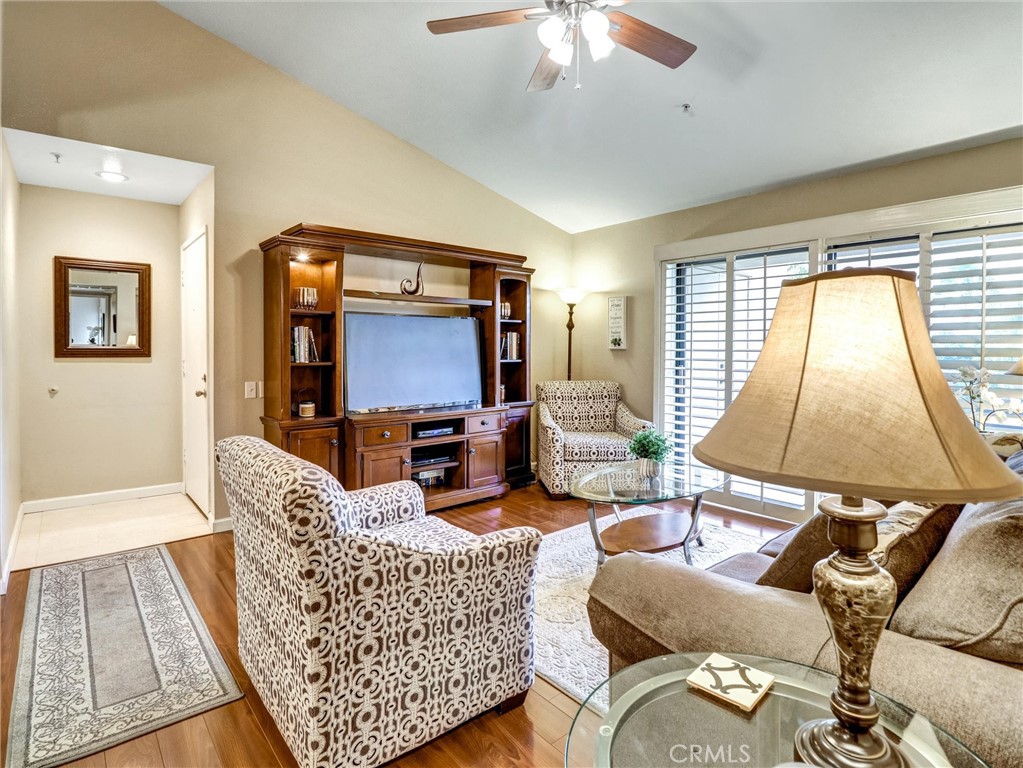 222 N Calle El Segundo 565