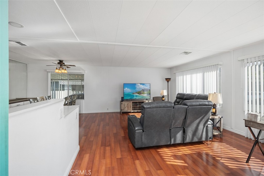 26000 Avenida Aeropuerto 12