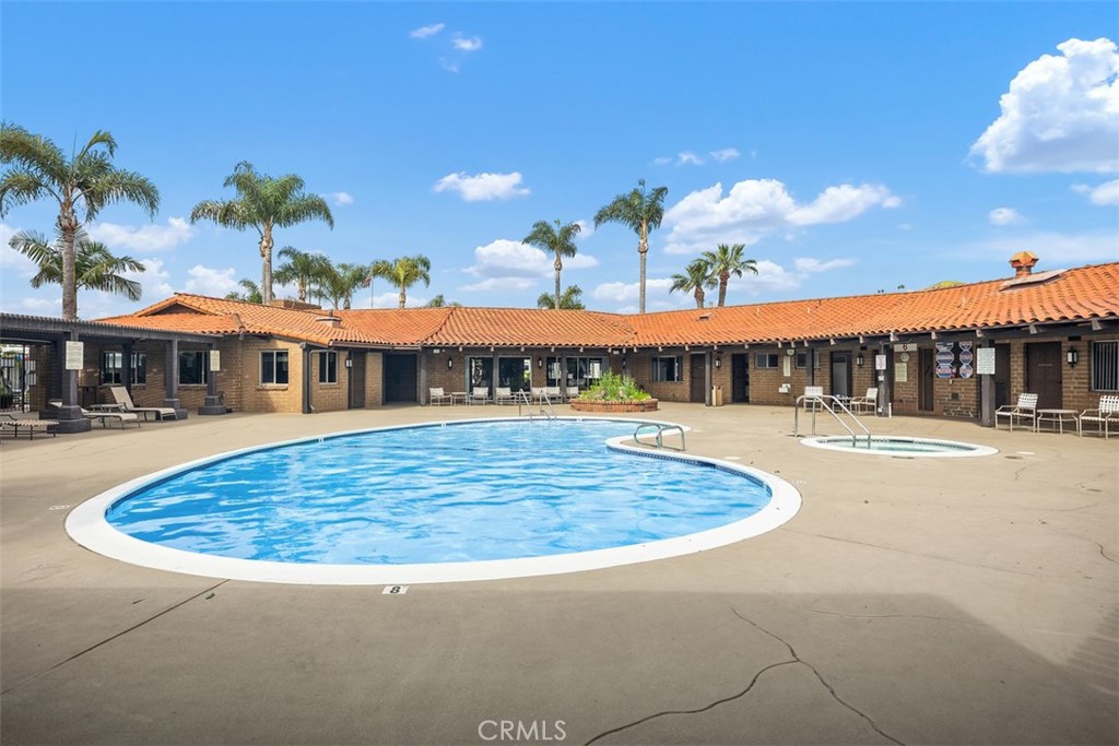 26000 Avenida Aeropuerto 12