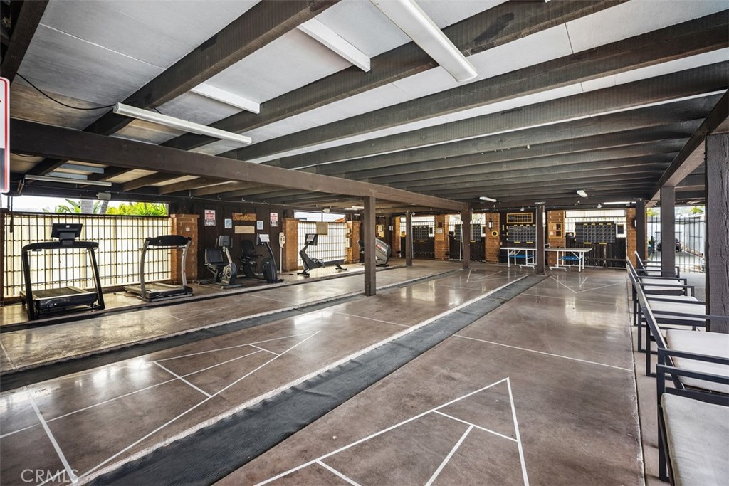 26000 Avenida Aeropuerto 12