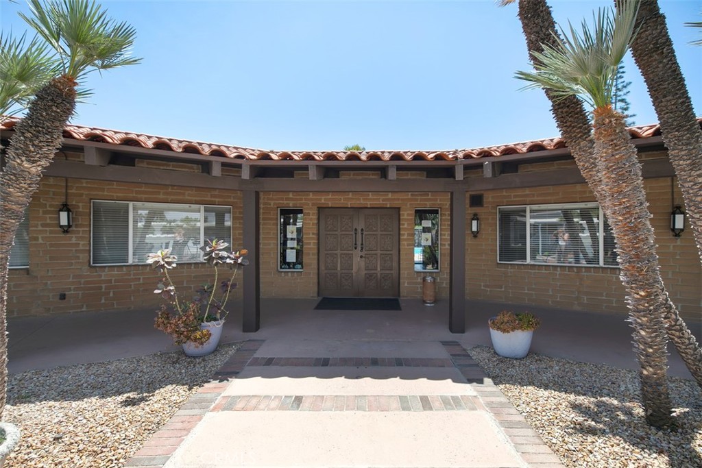 26000 Avenida Aeropuerto 12