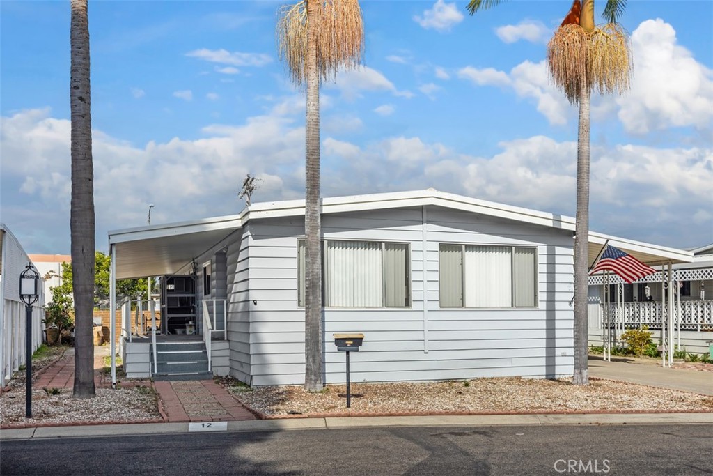 26000 Avenida Aeropuerto 12