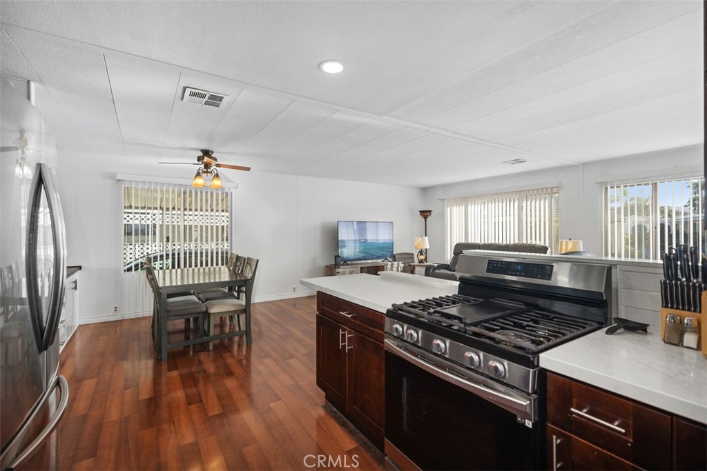 26000 Avenida Aeropuerto 12