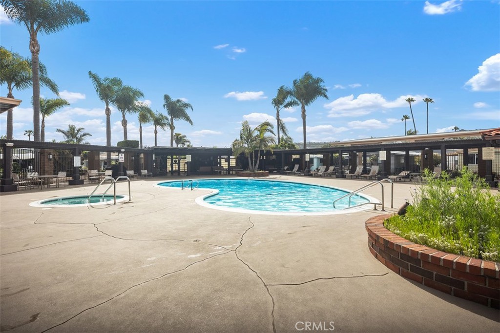 26000 Avenida Aeropuerto 12