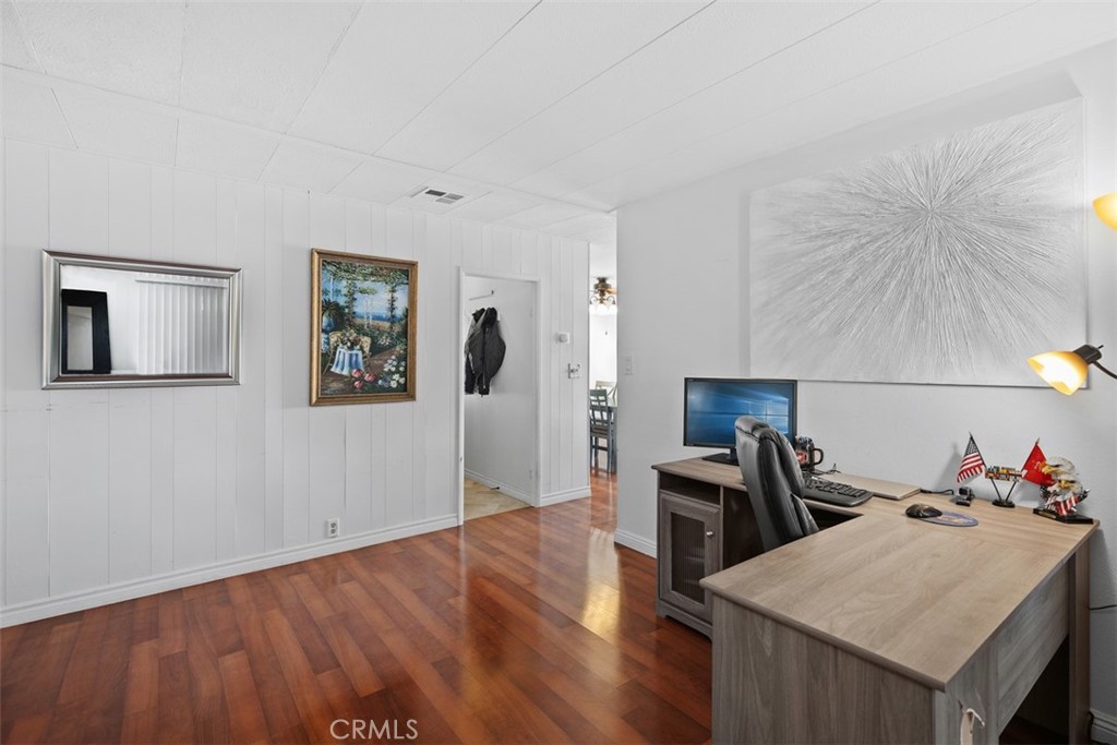 26000 Avenida Aeropuerto 12