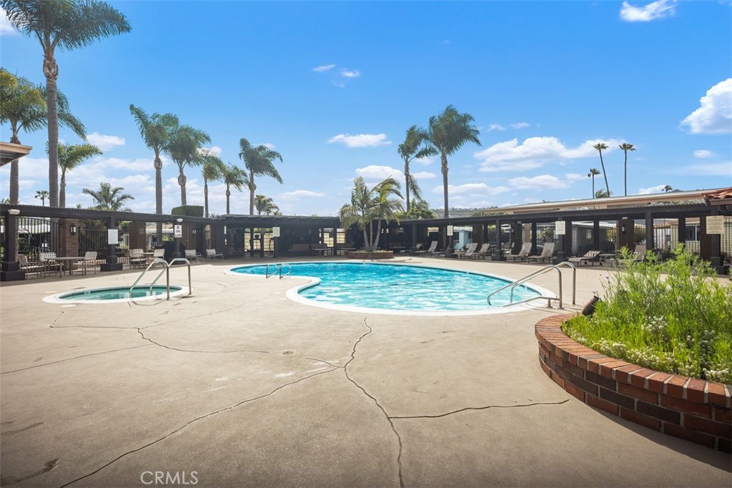 26000 Avenida Aeropuerto 12