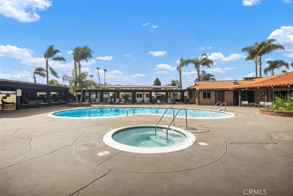 26000 Avenida Aeropuerto 12