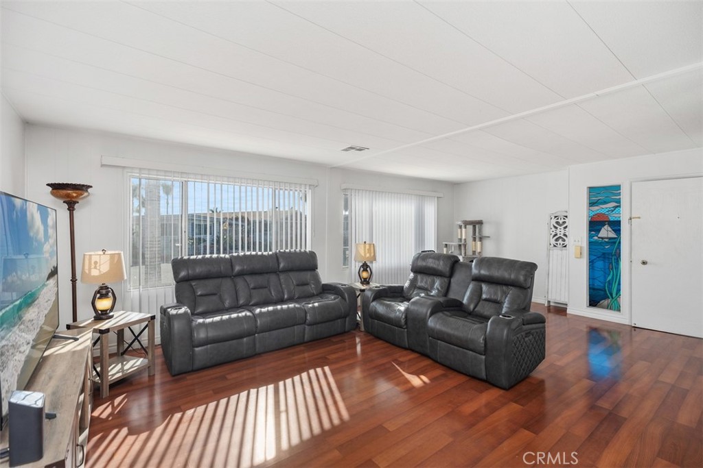 26000 Avenida Aeropuerto 12