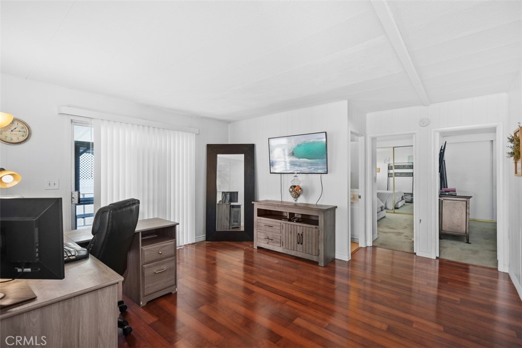 26000 Avenida Aeropuerto 12