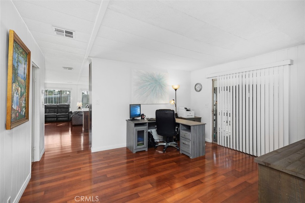 26000 Avenida Aeropuerto 12