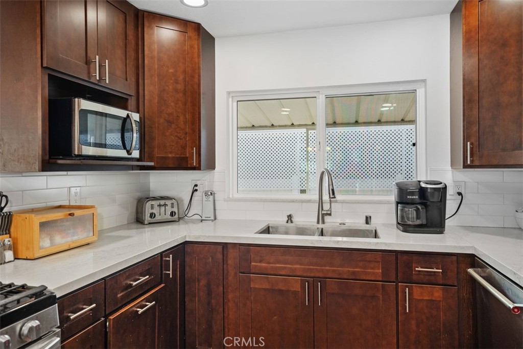 26000 Avenida Aeropuerto 12