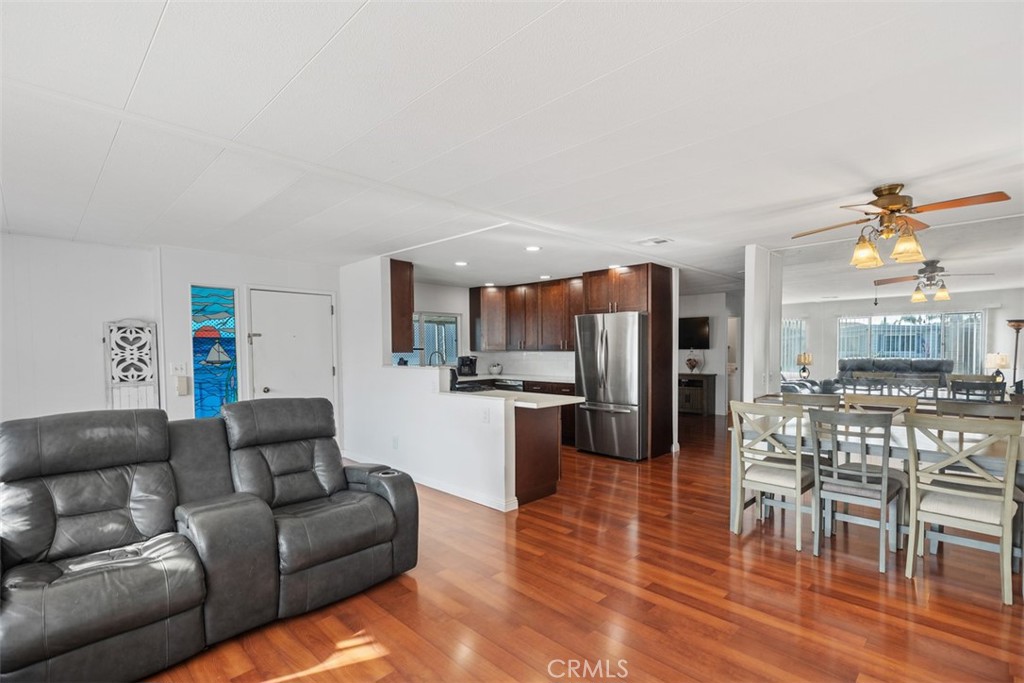 26000 Avenida Aeropuerto 12