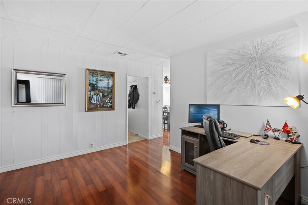 26000 Avenida Aeropuerto 12