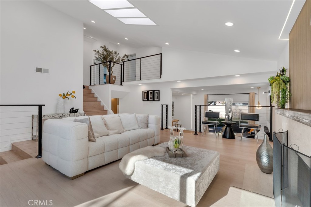 8167 8167 Dartmoor Drive