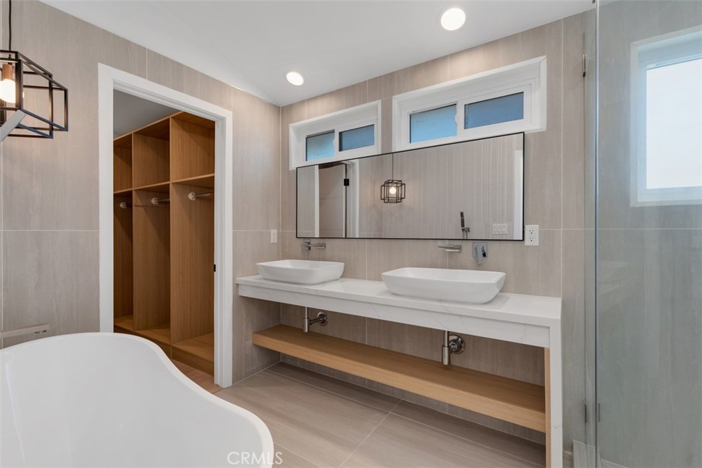 8167 8167 Dartmoor Drive