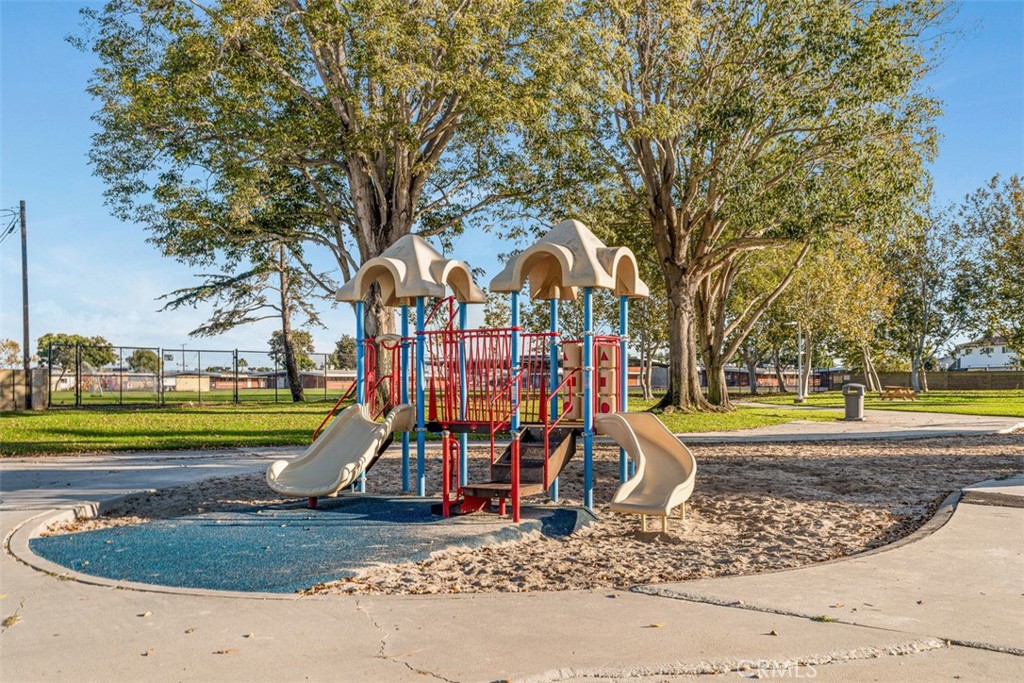 8167 8167 Dartmoor Drive