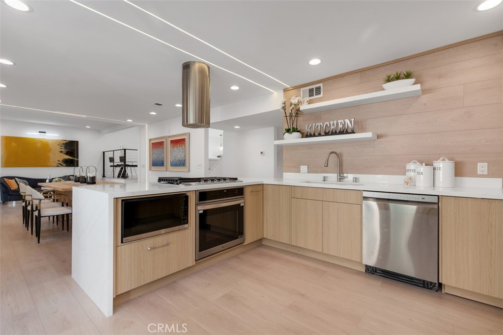 8167 8167 Dartmoor Drive