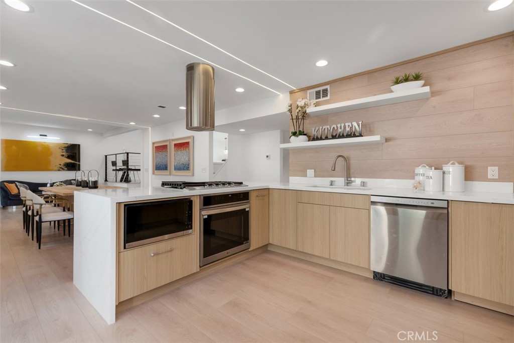 8167 8167 Dartmoor Drive