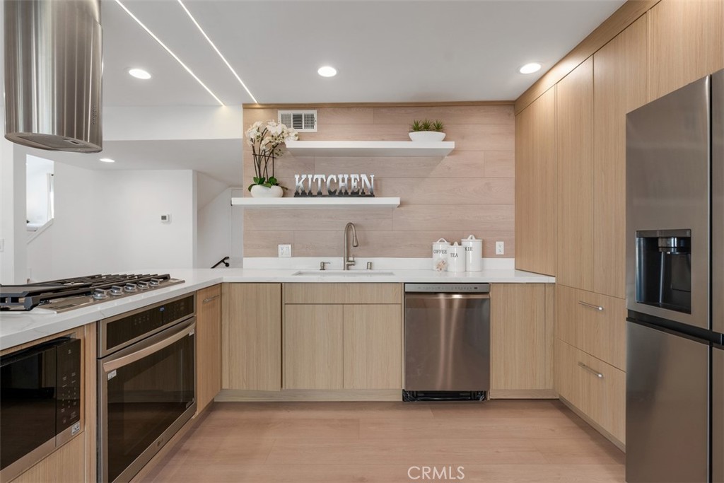 8167 8167 Dartmoor Drive