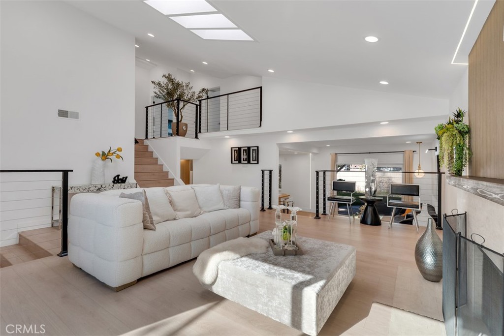 8167 8167 Dartmoor Drive